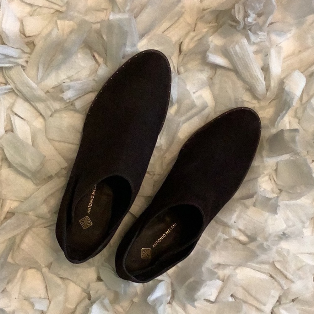 New boot brown suede